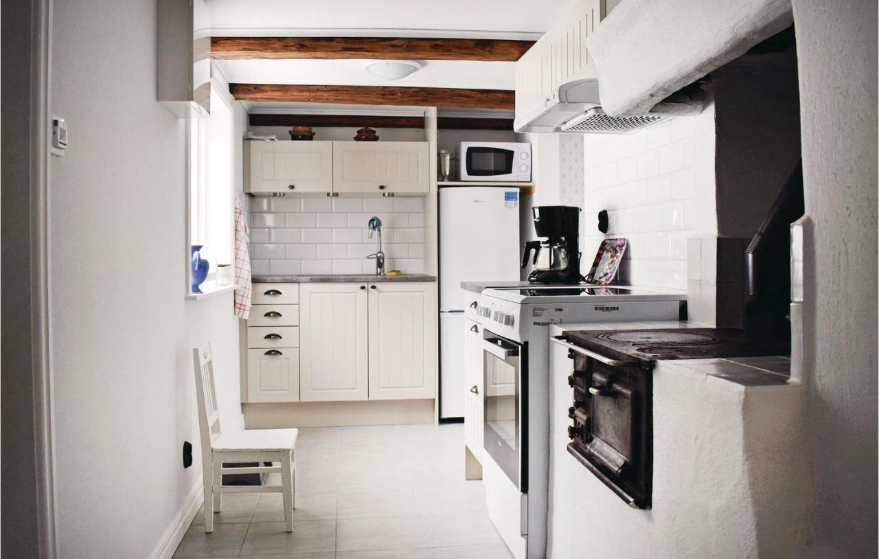 Stunning Home In Tjaellmo With Kitchen Bagian luar foto